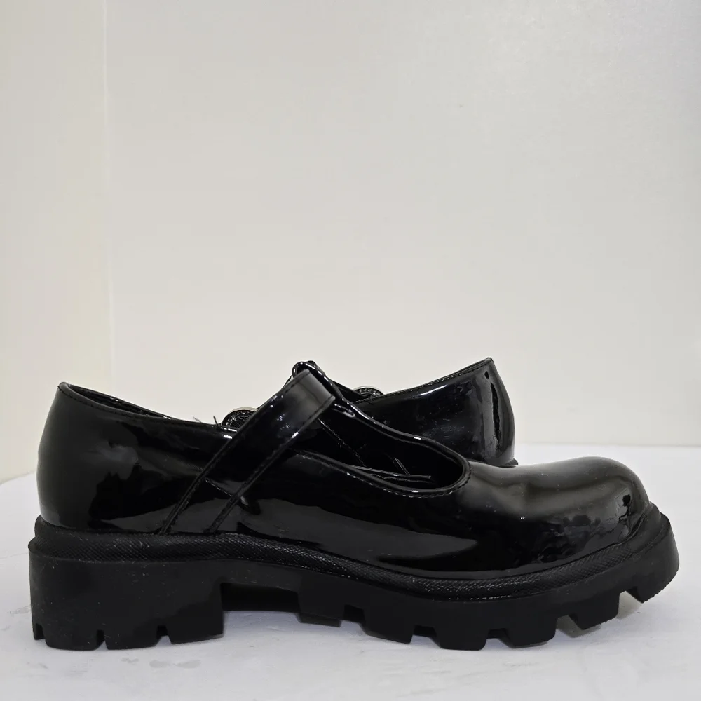 STEVE MADDEN girl's size 4 Lug T Strap Buckle‎ Mary Jane Shoes Black Patent
